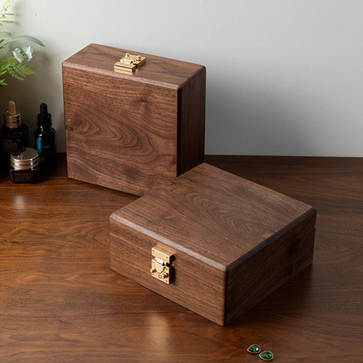 Boîte à bijoux en bois ouverte, compartiments et plateau amovible, Cléophée Paris