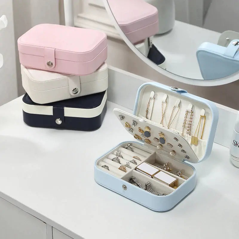 Petit coffret à bijoux en bois, aussi appelé écrin ou baguier, Cléophée Paris