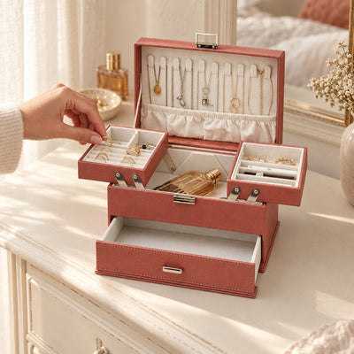 Boîte à bijoux en cuir, 3 niveaux avec tiroir, en usage
