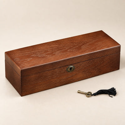 Boîte 6 montres en bois foncé et flanelle, vue d'ensemble