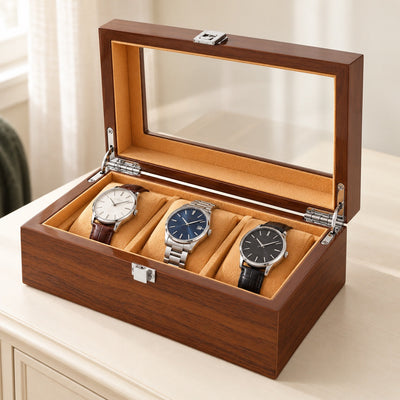 Coffret de rangement pour montres en bois, sur fond neutre