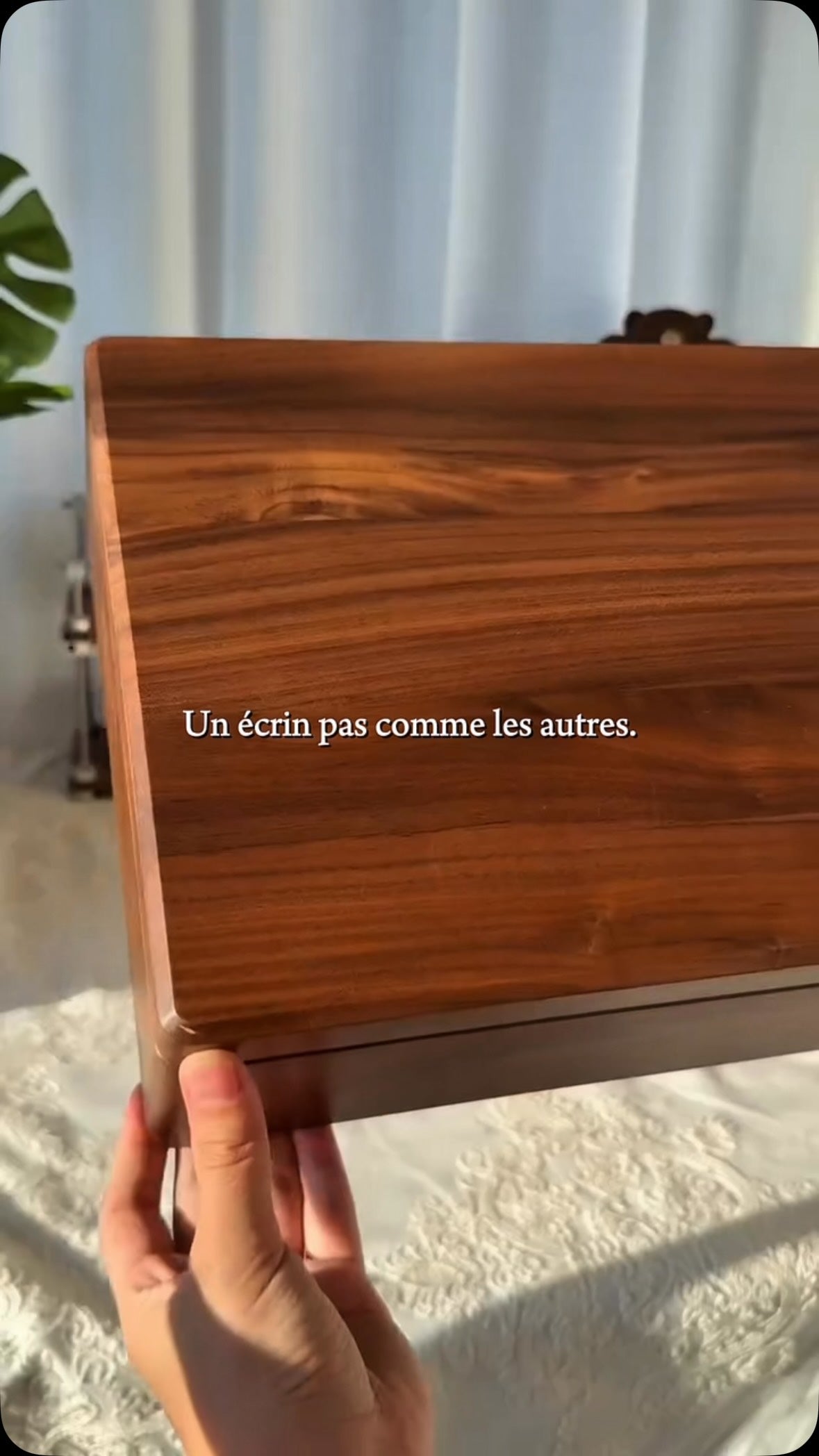 Cléophée Paris sur Instagram — L’extérieur attire le regard. L’intérieur fait toute la différence.